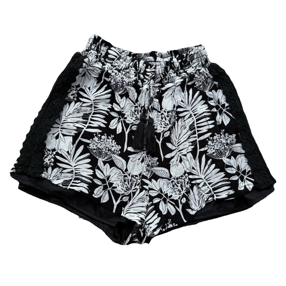 Kendall + Kylie Shorts Women Medium Black White Floral Tropical Crochet Tassel